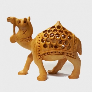 Wooden Undercut Camel (8cm Height)